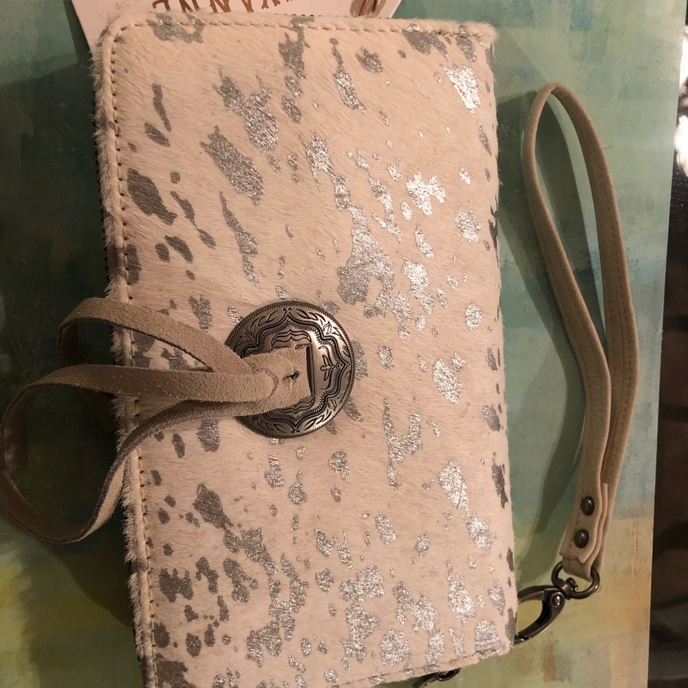 Brand new Shayanne wallet